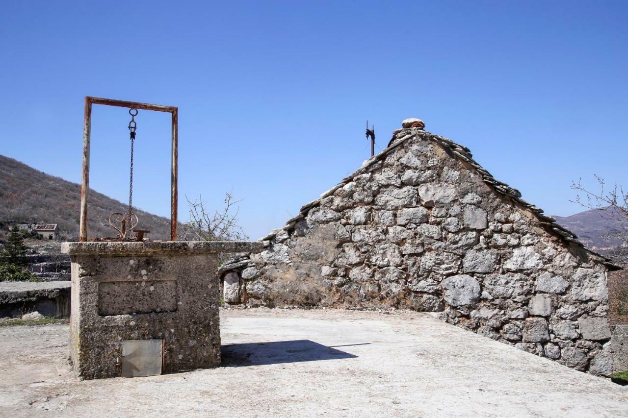 Отель Rustic Stone House Bajeli With Jacuzzi Zagvozd Экстерьер фото