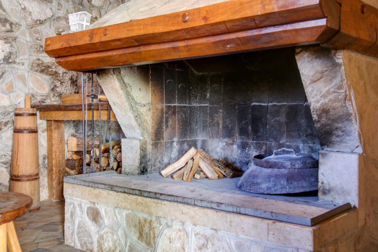 Отель Rustic Stone House Bajeli With Jacuzzi Zagvozd Экстерьер фото