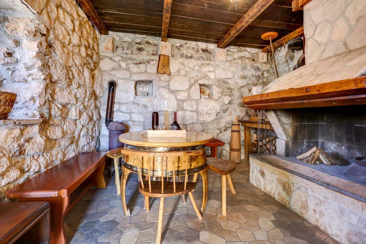 Отель Rustic Stone House Bajeli With Jacuzzi Zagvozd Экстерьер фото