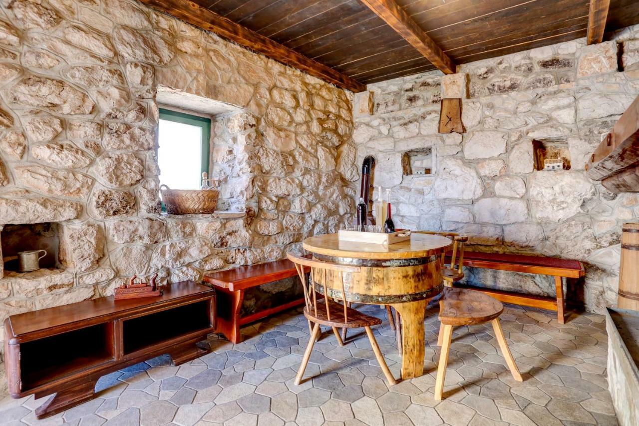 Отель Rustic Stone House Bajeli With Jacuzzi Zagvozd Экстерьер фото