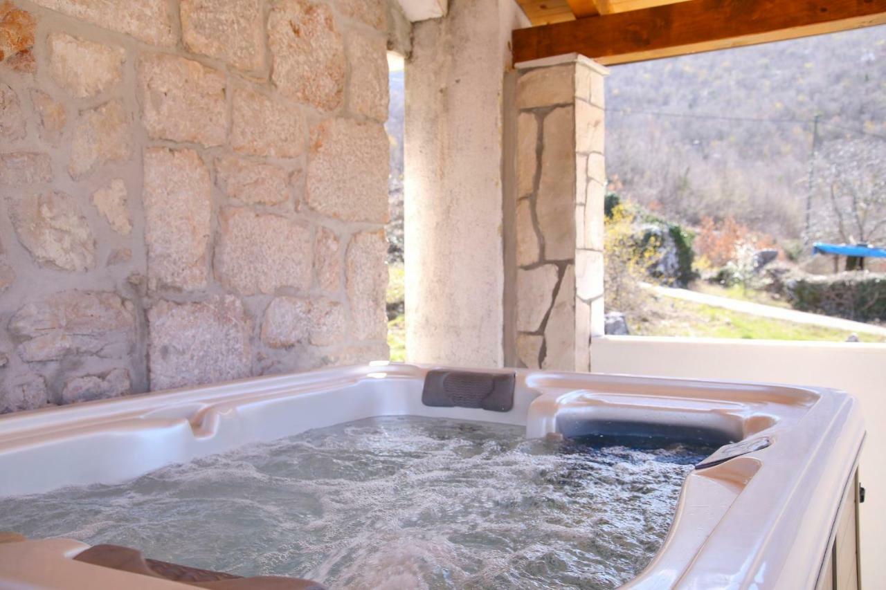 Отель Rustic Stone House Bajeli With Jacuzzi Zagvozd Экстерьер фото